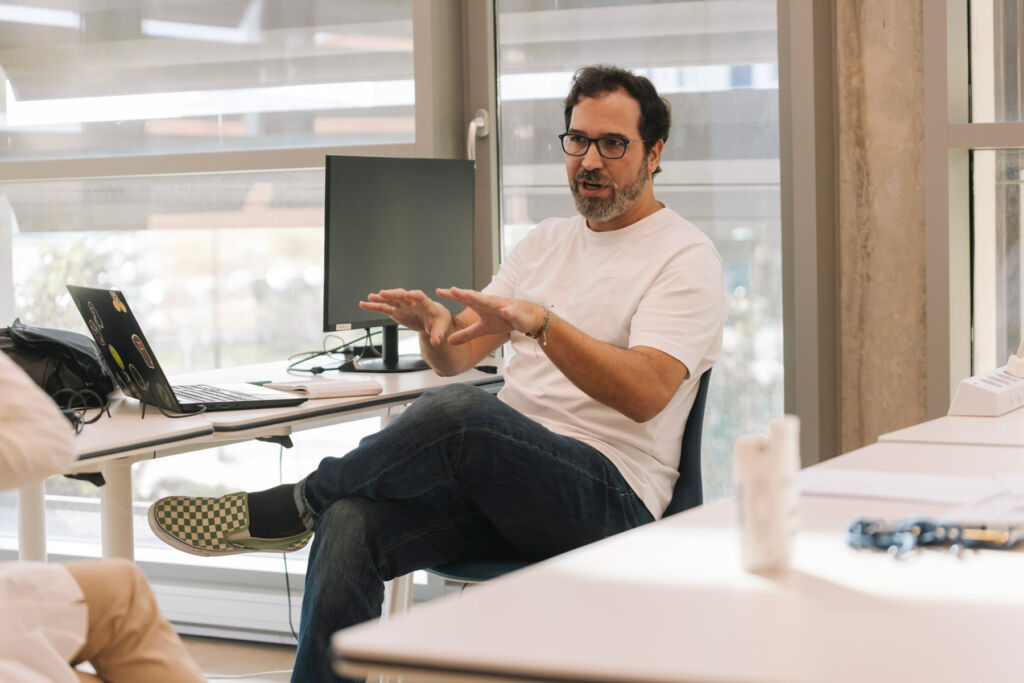 The Future of Fashion 2025: A New Era of Sustainability and Innovation 16 Javier Fernández Poyo mentoring at the pitch clinic