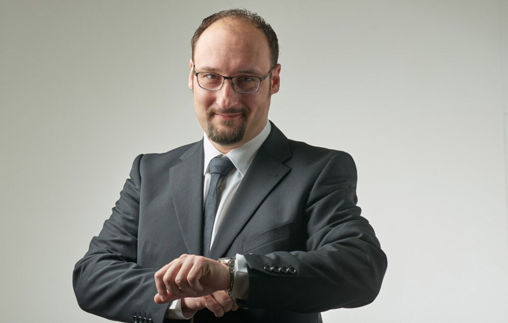 Roger Ruegger checking the time on his watch