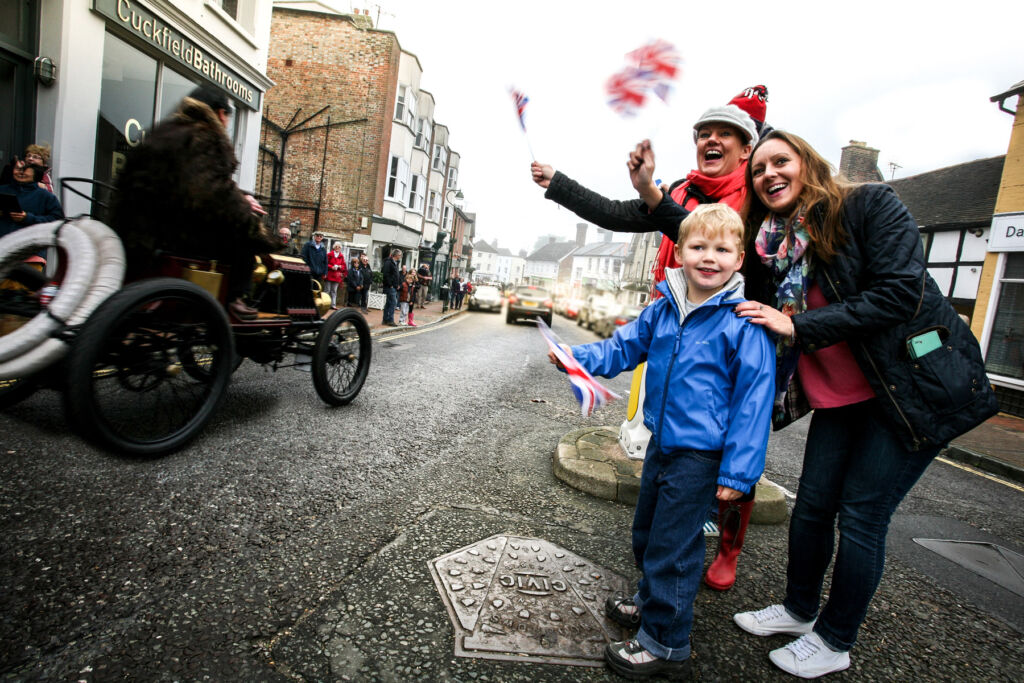 Excited spectators on the route