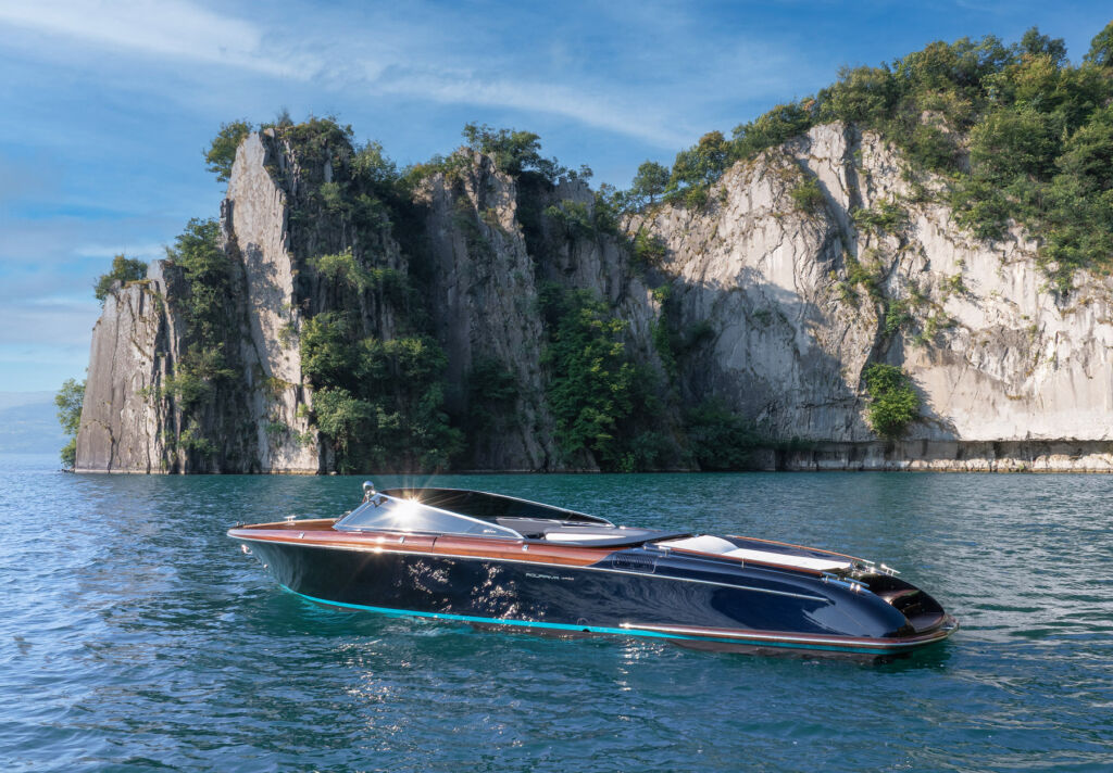 The boat moored next to the coast