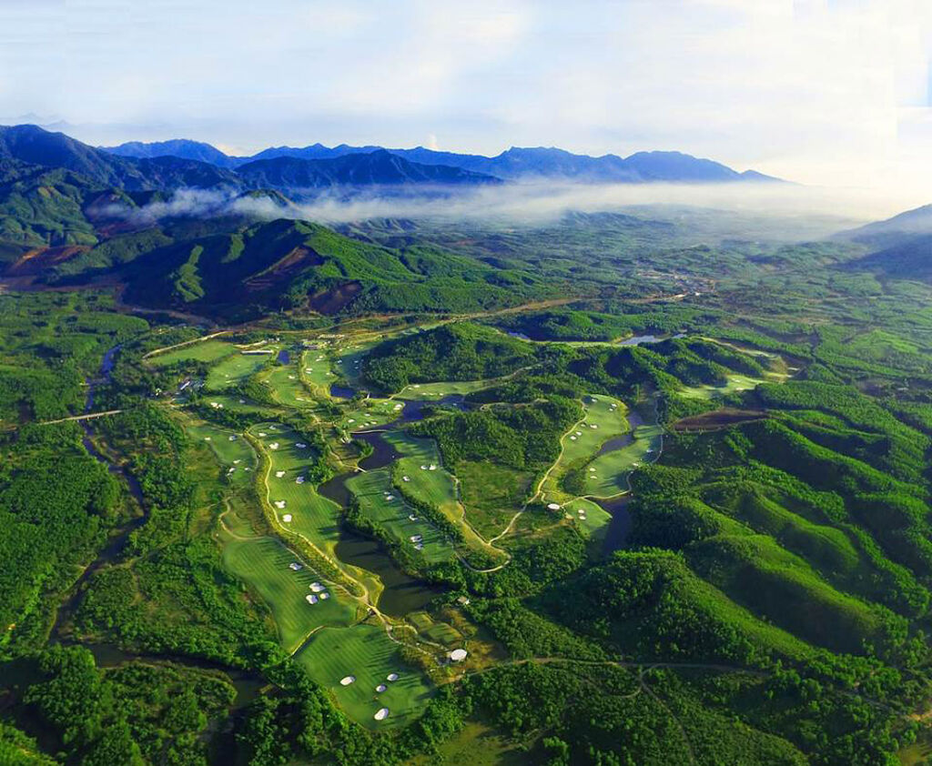 Luke Donald’s Strategic Brilliance Takes Centre Stage at the Ba Na Hills Golf Club 8 An elevated view of the course, which is bordered by foliage covered hills